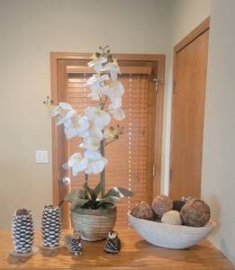 lot 159 image: Home Decor - Lenox Donna Karen Wood Bowl, Floral, Squirrels and Pinecone Candles
