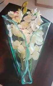 lot 164 image: Large Studio Art Blown Glass Centerpiece - 19.5 Long