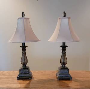 lot 179 image: 2 Table Lamps - 23 Tall
