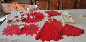lot 184 image: Designco Ice Bucket and Christmas Linens
