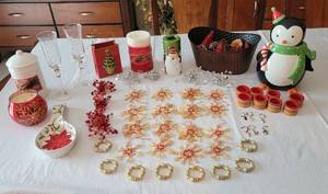 lot 190 image: Christmas Decor