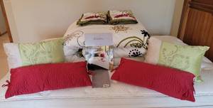 lot 201 image: Hayley Bed Set FULLQUEEN with 2 Decorative DKNY Pillows and 2 More Accent Pillows