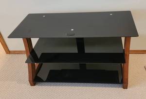 lot 203 image: TV Stand - 40 x 18 x 24