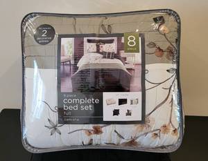lot 206 image: Camisha Full Complete Bed Set