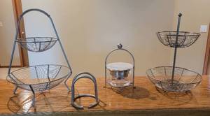 lot 214 image: Tiered Baskets, Dip Dish and Napkin Holder