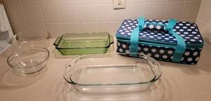 lot 230 image: Artic Zone Insulated Casserole Carrier, Anchor Hocking Baking Glass Pans and Glass Bowls