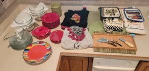 lot 259 image: Dishes, Linens, Aprons and Decorative Tray