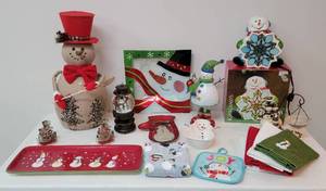 lot 285 image: Snowmen Decor
