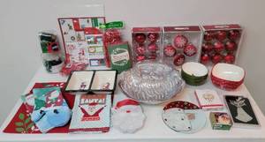 lot 288 image: Christmas Decor - Large Heavy Santa Metal Bowl