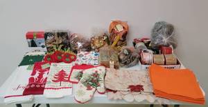 lot 290 image: Christmas Linens, Ribbon, Lights and Potpourri