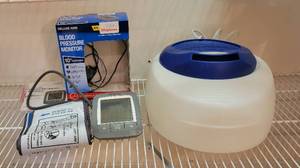 lot 309 image: Blood Pressure Machine and Humidifier
