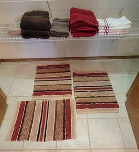lot 312 image: Bathmats and Towels
