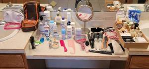 lot 321 image: Womens Bathroom Accessories and Essentials