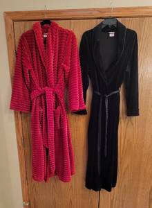 lot 324 image: (2) LXL Robes - Looks like they were never worn