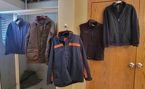 lot 332 image: (4) Mens Size Large Jackets and (1) Large Vest