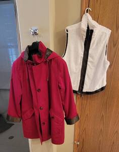 lot 334 image: Ladies XL Gallery Coat and Multiples Vest
