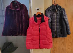 lot 335 image: Calvin Klein1X Ladies Vest, XXL 32 Degrees Heat Jacket and Size 20 Punt Roma Coat