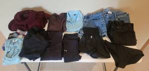 lot 907 image: Womens Size Small Clothing