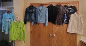 lot 908 image: Womens L, XL and 1 XXL