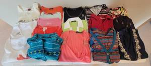 lot 914 image: Womens Size Large Tops