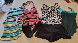 lot 916 image: Miracle Swimsuit Top is a 14 and Bottoms are a 12and Size Large and Medium Swimsuit
