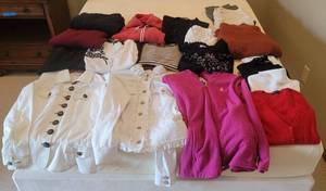 lot 923 image: Womens Size Medium Clothing