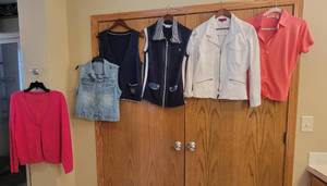 lot 926 image: Womens Size XL Clothing