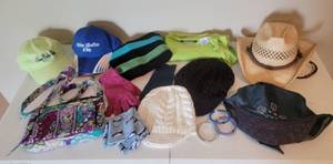 lot 929 image: Vera Bradley Purse, Hats, Scarves, Gloves and Bracelets