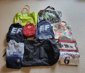 lot 935 image: Bags and More