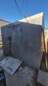 lot 2450 image: 2005 9ft Commercial Walk-In Cooler Serial 19067