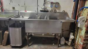 lot 2461 image: Stainless Steel 3 Compartment Sink W Drainboards
