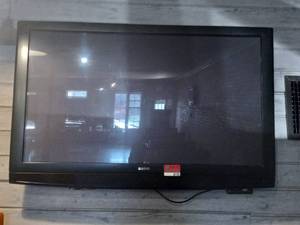 lot 8719 image: Sanyo TV 48in wall mount Included