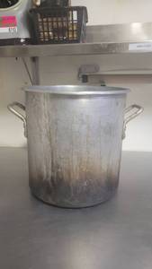 lot 8745 image: 14in Cooking Pot