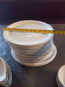 lot 8774 image: Glass Tableware