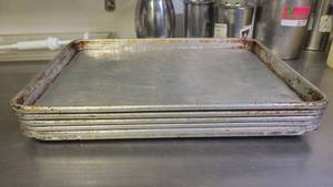 lot 8780 image: (5) Aluminum Half Sheet Pans