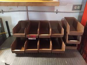 lot 8789 image: Cambro silverware station