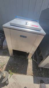 lot 8805 image: Silver King Milk Dispenser Model SK-FS