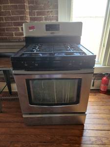 lot 8821 image: Maytag Gas Stove - will need unhooked
