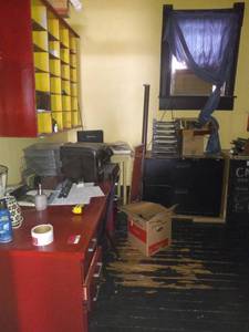 lot 8825 image: contents of room - Water Coolers are NOT Included