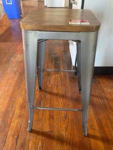 lot 6973 image: Metal Bar Stool W a Wooden Top