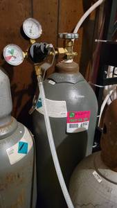 lot 6994 image: Gray T-001686 Co2 Tank W Pressure Gauge