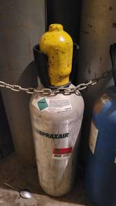 lot 6995 image: Industrial Praxair CO2 Tank