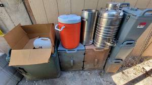 lot 6998 image: Rubbermaid Water Cooler, Aer Vold Thermal Container, and More