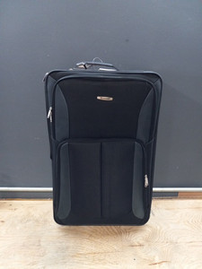 lot 39202 image: Rockland Luggage ( 28x18x10) - BlackGray