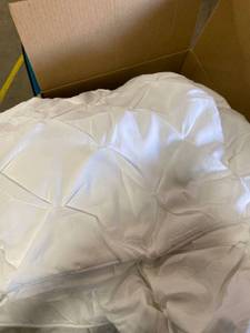 lot 73802 image: Queen 86x90 White Comforter With Pleats And Two Pillow Shams