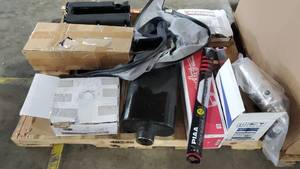 lot 97002 image: Pallet of Miscellaneous Car PartsAS IS