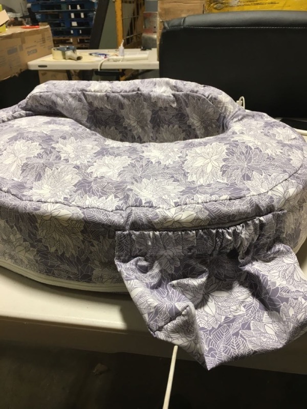 lot 4824 image: My Brest Friend Nursing Pillow