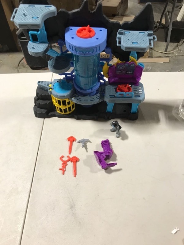 lot 8541 image: Batman Cave Toy