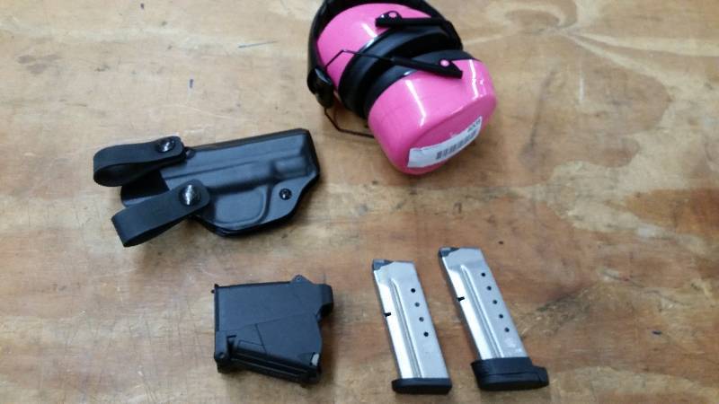 lot 4008 image: Smith and Wesson MP40 Accessories