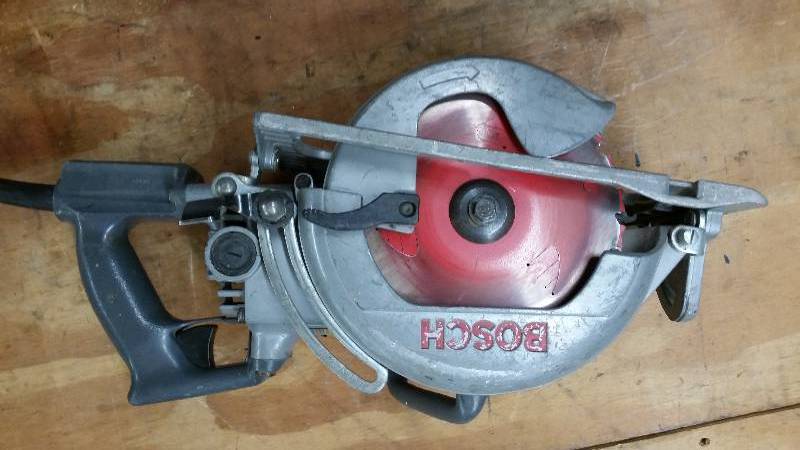 lot 4016 image: Bosch Worm Drive Saw